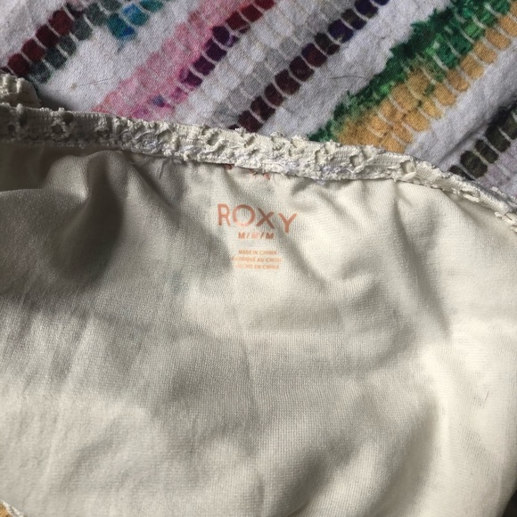 🌊ROXY white flutter textured MEDIUM bikini set - Picture 13 of 16